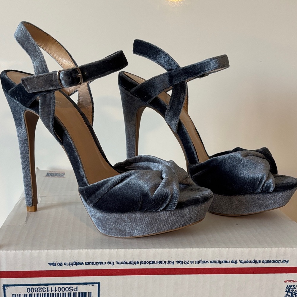 Qupid Velvet Platform Heels in blue size 7 BRAND NEW